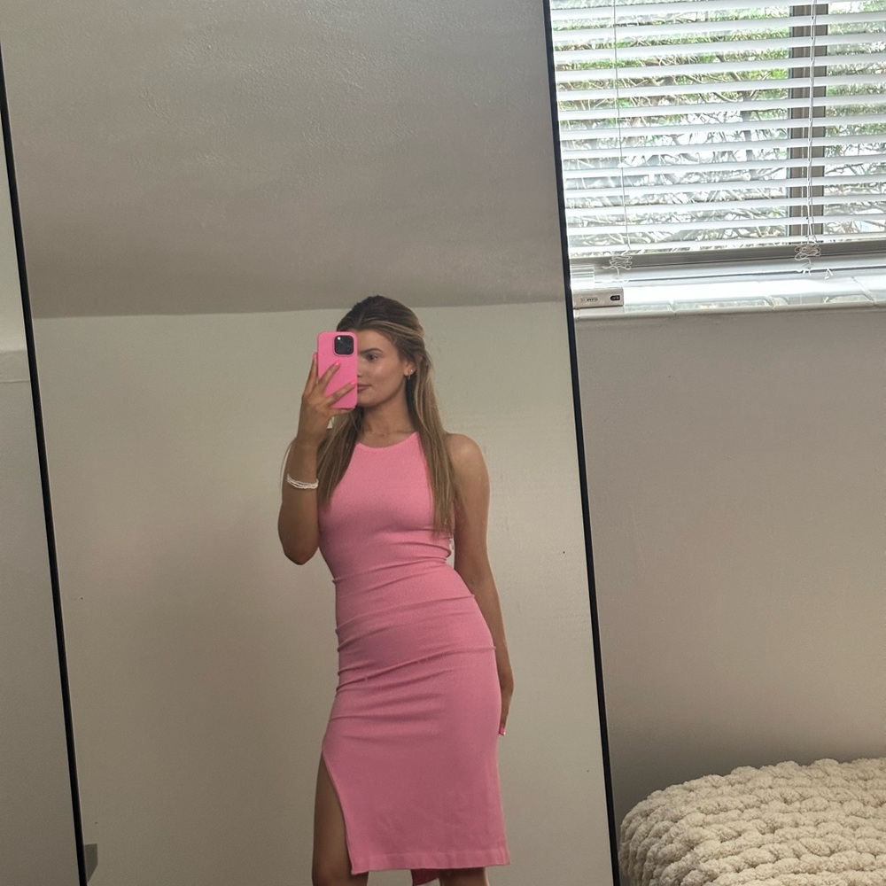 Elegant Pink Sleeveless Dress